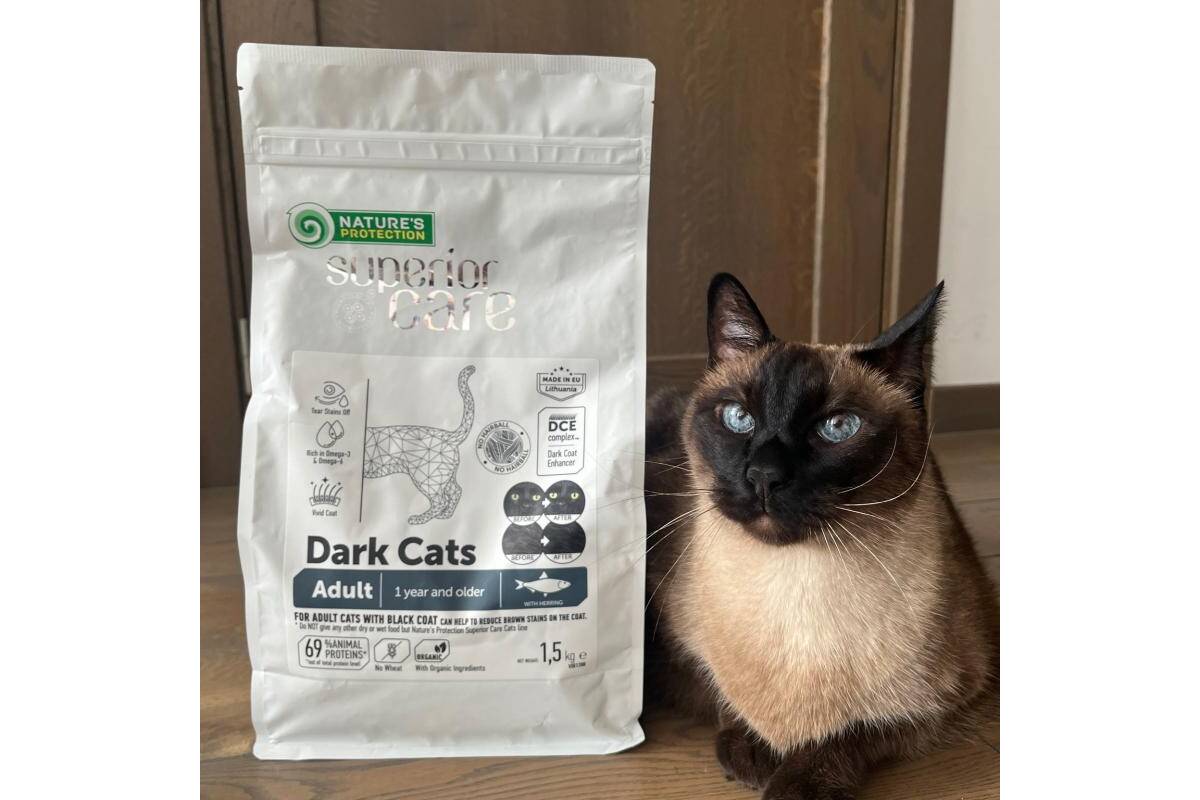 Adult Dark Cats Dry Food with Herring – For All Breeds