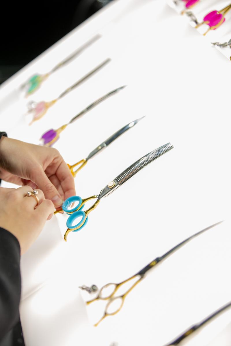 Tauro Pro Line cutting scissors "Perfection by Janita J. Plunge", 440c stainless steel, golden handles, curved