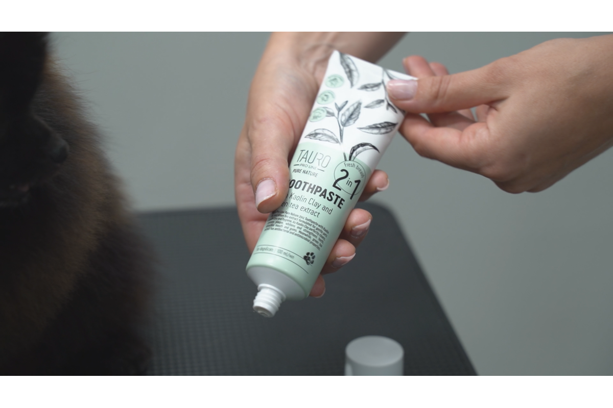 Tauro Pro Line Pure Nature toothpaste with white clay (kaolin), zeolite and green tea extract for dogs and cats
